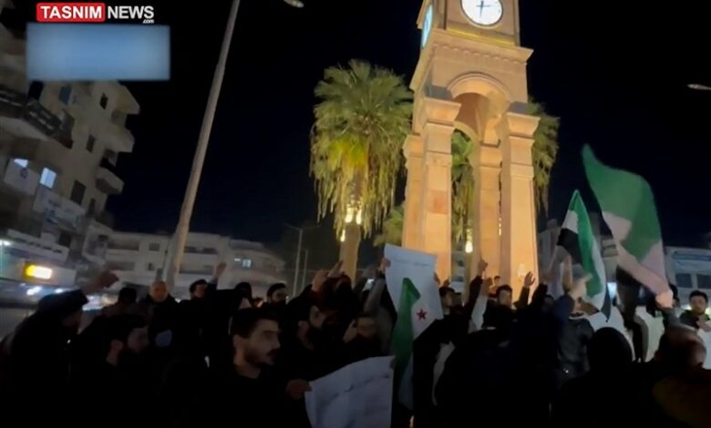 İdlib ve Sarmada’da teröristlerin kontrolündeki bölgelerde isyan; El-Jolani’nin güvenlik aygıtına karşı sessizlik ve protesto ikilemi