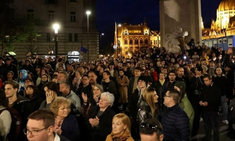 Macar hükümetine karşı büyük protestolar