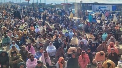 Protestocular sınır kasabası “Çaman”da hükümet kurumlarının trafik kısıtlamalarını engellediler.