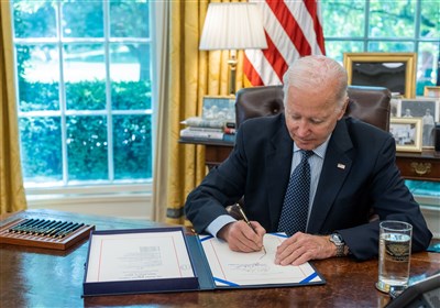 Biden Ukrayna ve Siyonist rejime yardım tasarısını imzaladı