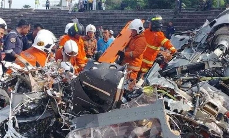 Malezya’da 2 askeri helikopter çarpıştı, 10 kişi öldü