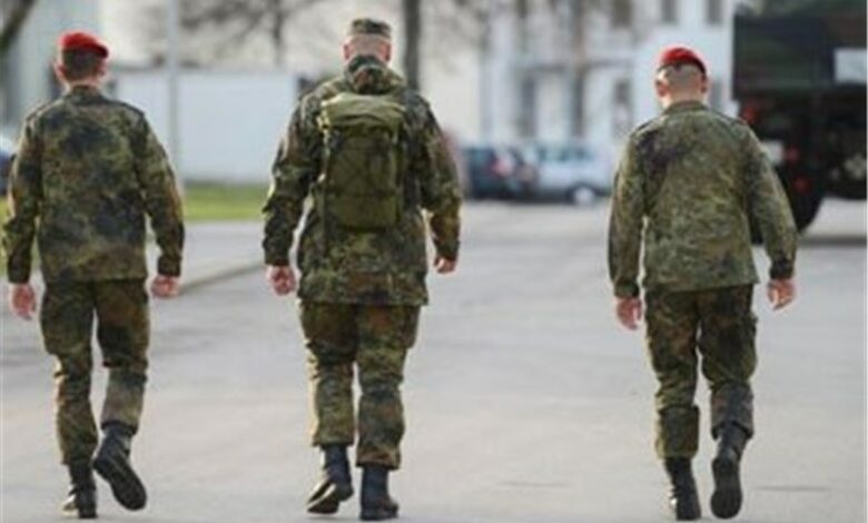 Alman kadınların zorunlu askerliğe alınması tartışmasını alevlendiriyor