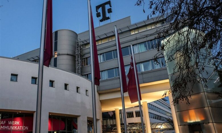 Alman telekomünikasyon şirketinin çalışanları grevde