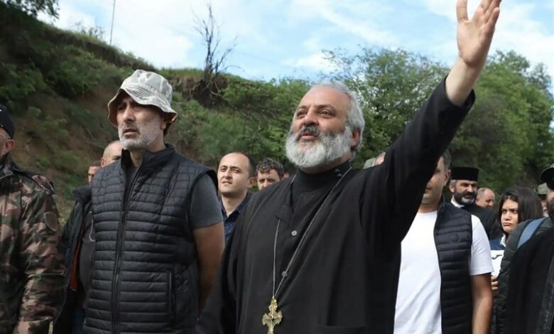 Ermenistan-Azerbaycan anlaşmasını protesto edenler Erivan’a doğru yürüdü