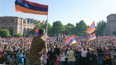 Ermenistan’da protestoların devam etmesi ve ana yolun kapatılması