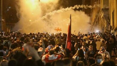 Gürcistan Parlamentosu önünde protestoların yoğunlaşması