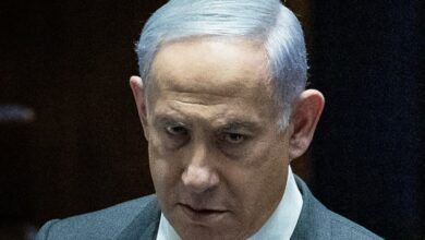 Netanyahu düşmeye devam ediyor