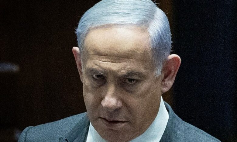 Netanyahu düşmeye devam ediyor