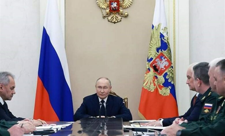 Putin: Rusya ekonomisi savunmaya geçmeli