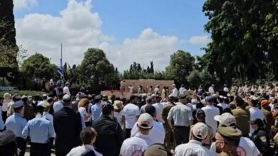 Siyonistler Netanyahu ve Ben Gower’ı hakaretlerle karşıladı