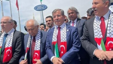 Türk parti liderlerinin Siyonist elçilik önünde buluşması